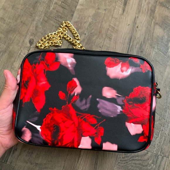 Victoria’s Secret Black Floral Crossbody with Gold Chainlink Strap - Picture 3 of 4